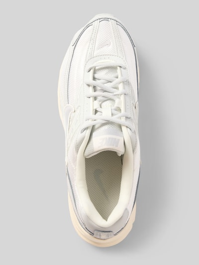 Produktfoto, biało-kremowy sneakersy z detalem z logo model 'INITIATOR' od Nike, teksturowana siateczka i gładka podeszwa, męskie sneakersy