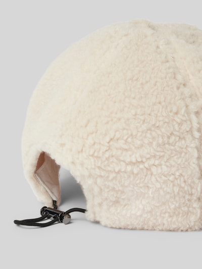 Loevenich Basecap aus Teddyfell Offwhite 3