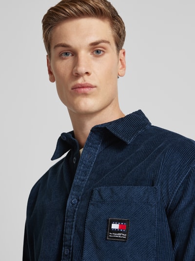 Tommy Jeans Koszula casualowa o kroju relaxed fit z kołnierzykiem typu kent i kieszenią na piersi Granatowy 3