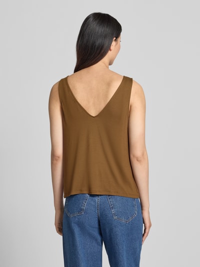 Vrouwenmodel draagt regular fit top uit mix van viscose van Armedangels in bruin, eenvoudige structuur, dames top, geheel van achteren