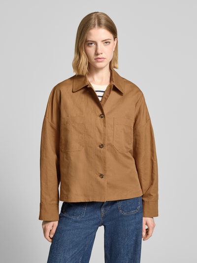 Frauenmodel trägt Relaxed Fit Overshirt aus Baumwoll-Leinen-Mix Modell 'VETTURA' von Weekend Max Mara, Optik: Unifarben, Ganzkörperansicht von vorne.