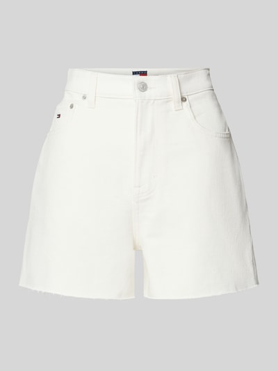 Produktfoto, unifarbene witte Mom-Fit Jeansshorts aus Baumwoll-Mix van Tommy Jeans, vijf zakken, twillstructuur, label patch, knoop- en ritssluiting