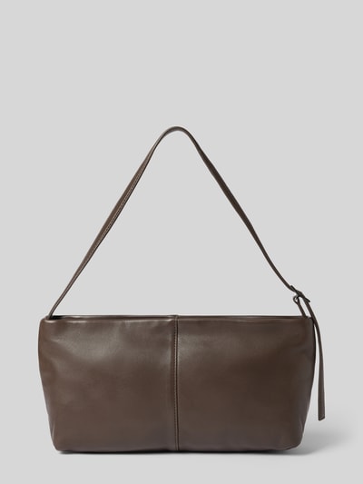 Produktfoto, Shoulder Bag aus echtem Leder Modell 'Fiona' von LIEBESKIND BERLIN in Braun, glatte Oberfläche, Hauptfach mit Reißverschluss, verstellbarer Trageriemen, Maße 36x18x10 cm, Innenfach mit Reißverschluss, Schulterriemenlänge 64 cm.