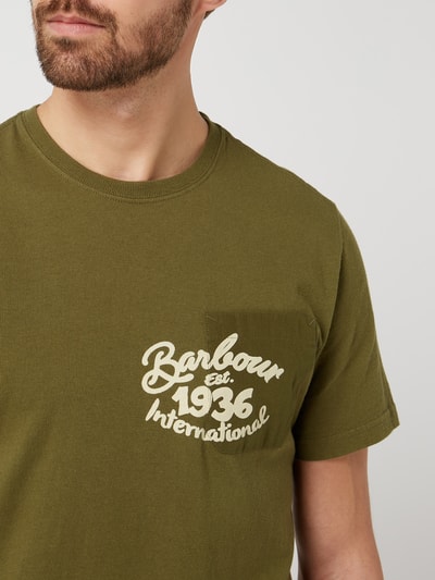 Barbour International™ Tailored Fit T-Shirt mit Logo  Oliv 3