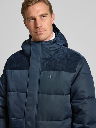 Calvin Klein Jeans Puffer Jacket mit verdecktem Reißverschluss und Label-Stitching Dunkelblau 3