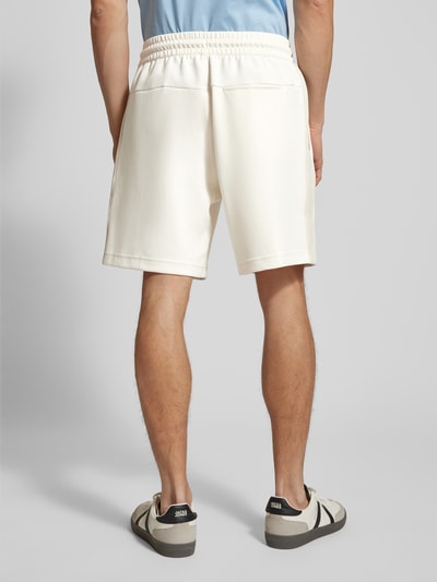 Calvin Klein Jeans Regular Fit Shorts mit angedeutetem Eingriff Offwhite 5