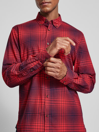 s.Oliver RED LABEL Regular Fit Freizeithemd aus Baumwollstretch mit Button-Down-Kragen Rot 3