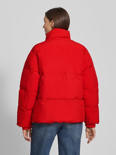 Mustang Steppjacke mit Stehkragen und Reißverschluss Modell 'Gillan' Rot 5