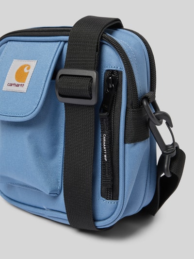 Carhartt Work In Progress Crossbody Bag mit Label-Detail Hellblau 3