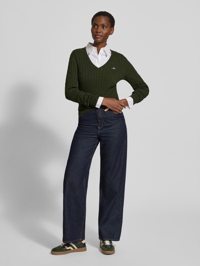 Gant Strickpullover mit V-Ausschnitt und Logo-Stitching Dunkelgruen 1