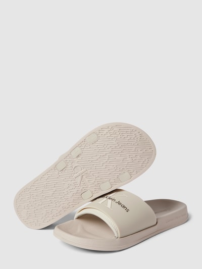 Calvin Klein Jeans Slides mit Label-Print Beige 5