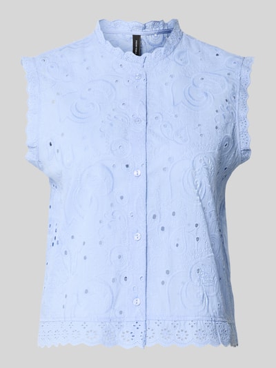 Produktfoto, Relaxed Fit Blusentop aus reiner Bio-Baumwolle Modell 'EMILY' von Vero Moda in Hellblau, unifarben, Lochstickerei, Rundhalsausschnitt, ärmellos, Knopfleiste, glatte Baumwolltextur