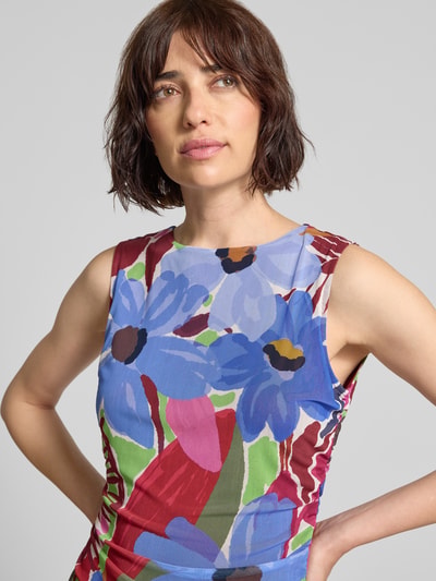 Frauenmodel trägt Midikleid aus Mesh mit Blumen-Print von Christian Berg Woman Selection, Taillierter Schnitt, Drapierung, Nahaufnahme Oberkörper.