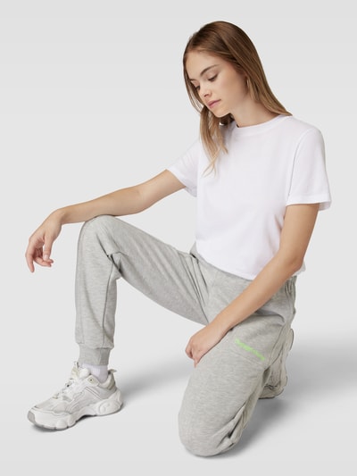 TheJoggConcept Sweatpants mit Label-Stitching Modell 'RAFINE' Hellgrau 3