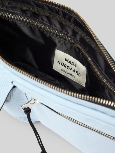 MADS NØRGAARD Bauchtasche mit verstellbarem Riemen Hellblau 5