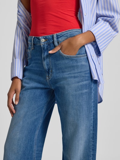 Tommy Jeans Jeansy o luźnym kroju z mieszanki bawełny model ‘MIA’ Jeansowy niebieski 3