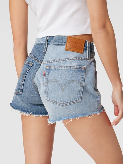 Levi's® Denim short met gerafelde boorden, model '501' Jeansblauw - 3