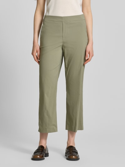 Frauenmodel trägt Hose aus Viskose-Mix in verkürzter Passform Modell 'FENJA2' von STEHMANN, elastischer Bund, Ganzkörperansicht von vorne. Damen Hose aus Viskose-Mix mit Stretch-Anteil und verkürzter Passform, Bundweite bei Größe 36: 40 cm, Innenbeinlänge: 66 cm.