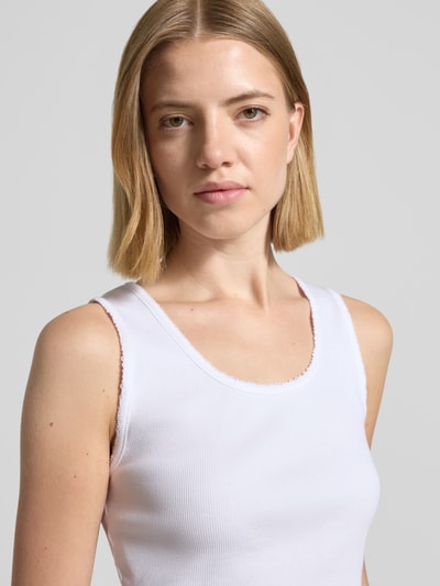 DRYKORN Top o kroju slim fit z ozdobną lamówką model 'Tiora' Biały 3