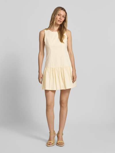Vrouwenmodel draagt Cocktailkleid met Rundhalsausschnitt van Jake*s Cocktail, Katoenmix met stretch, A-lijn, mini-jurk, Ganzlichaamsvoorzijde.