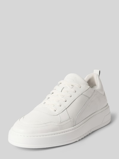 Produktfoto, Sneaker aus echtem Leder mit Logo-Detail von Copenhagen, białe sneakersy skórzane, detal z logo, wiązanie, krój zaokrąglony, wysokość obcasa w rozmiarze 44: 5 cm, wysokość cholewki w rozmiarze 44: 7 cm, szerokość w rozmiarze 44: 9 cm, gładka faktura, jasna kolorystyka