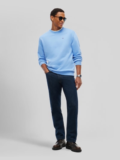 Tommy Jeans Regular Fit Sweatshirt aus Baumwoll-Mix mit Logo-Stitching Blau 1