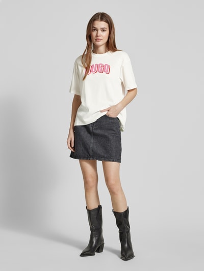 HUGO T-Shirt mit Label-Print Modell 'Dazalena' Offwhite 1