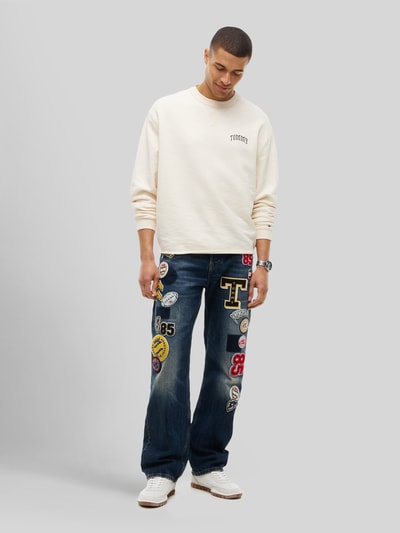Tommy Jeans Straight Fit Jeans mit auffälligen Patches Jeansblau 1
