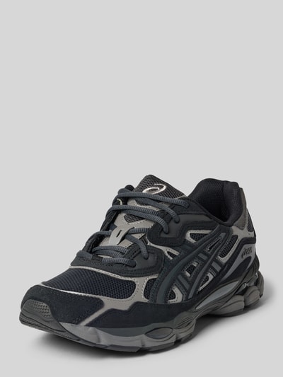 Produktfoto, sneakersy z zaokrąglonym kształtem, wiązanie, model 'GEL-NYC' z paskami w kontrastowym kolorze, fakturowana podeszwa, wysokość obcasa w rozmiarze 44: 4 cm, wysokość cholewki w rozmiarze 44: 7 cm, szerokość cholewki w rozmiarze 44: 9 cm, sneakersy model 'GEL-NYC' od ASICS TIGER