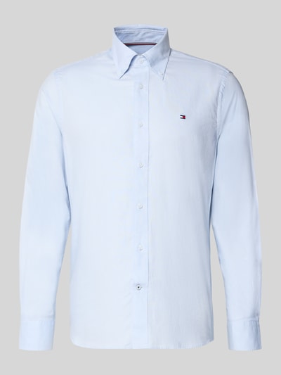 Produktfoto, Regular Fit Freizeithemd aus reiner Baumwolle von Tommy Hilfiger in hellblau, Optik: Unifarben, Materialverarbeitung: Popeline, Logo-Detail auf der Brust