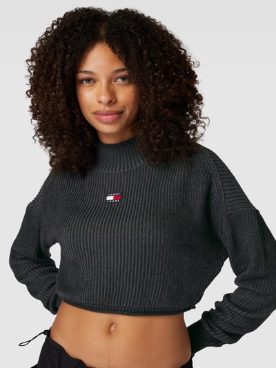 Tommy Jeans Sweter krótki z dzianiny z naszywką z logo Czarny 3