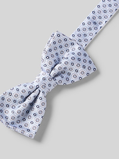 Produktfoto, Fliege und Einstecktuch im Set aus reiner Seide von Prince Bowtie, jasnoniebieski z geometrycznym wzorem, klasyczna forma, regulacja kołnierzyka, komplet dla mężczyzn, gładka tekstura