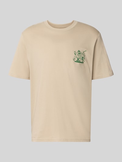 Produktfoto, Regular Fit T-Shirt aus reiner Baumwolle Modell 'BREWY' von JACK & JONES, Męski t-shirt krój regular fit, bawełna, nadruk z napisem, Długość tyłu w rozmiarze M: 68 cm, beżowy, prosty krój, gładka faktura