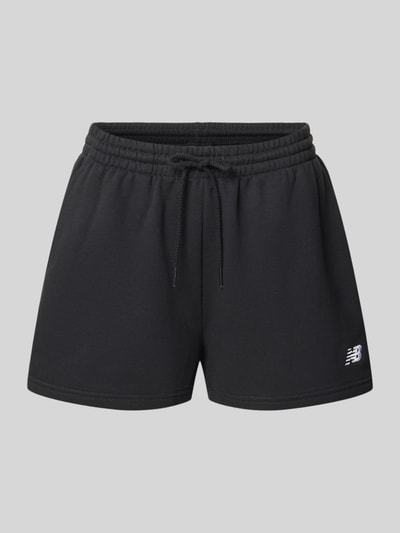 Produktfoto, Sweatshorts mit Label-Stitching von New Balance aus Baumwoll-Mix in Schwarz, Regular-Fit, elastischer Bund mit Kordelzug, sichtbare Textur