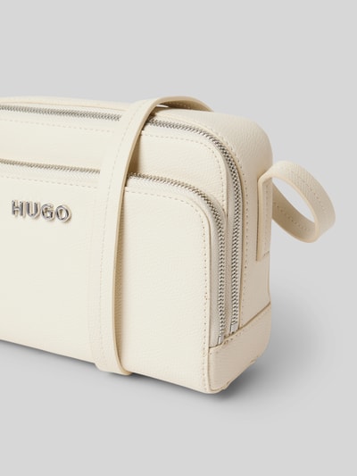 HUGO Handtasche mit Label-Applikation Modell 'Chris' Offwhite 3