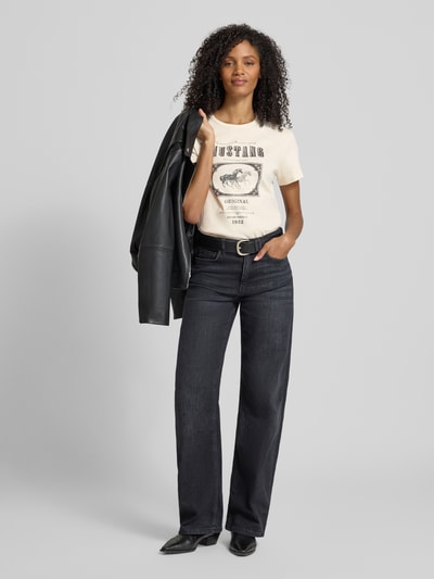 Mustang T-Shirt mit Label-Print Modell 'Rosewood' Ecru 1
