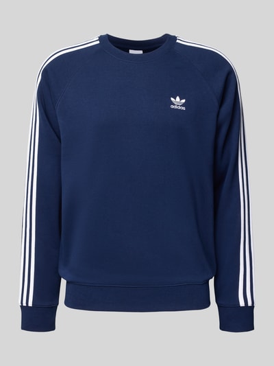 Produktfoto, Bluza Sweatshirt mit Label-Stitching von adidas Originals z mieszanki bawełny i elastanu, luźny krój, prążkowane wykończenia, okrągły dekolt.