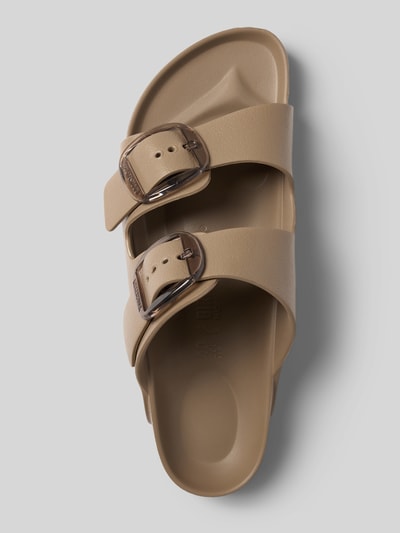 Produktfoto, Slipper mit offener Ferse Modell 'Arizona' von Birkenstock, Damen Slipper mit abgerundeter Ferse, Logo-Detail, Absatzhöhe 4 cm, beige, strukturierte Oberfläche