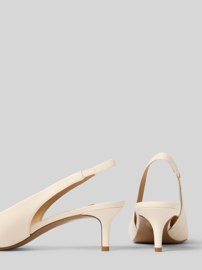 Produktfoto, Pumps mit Pfennigabsatz Modell 'LOLAH II' von Lauren Ralph Lauren aus cremefarbenem beschichtetem Rindsleder, unifarben, spitze Schuhspitze, strukturierte Sohle, Label-Prägung.