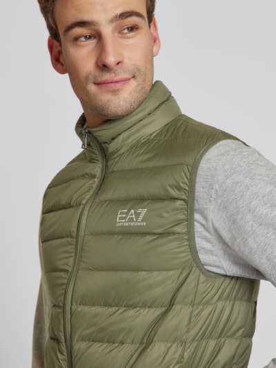 EA7 Emporio Armani Daunenweste mit Daunen-Federn-Füllung Oliv 3