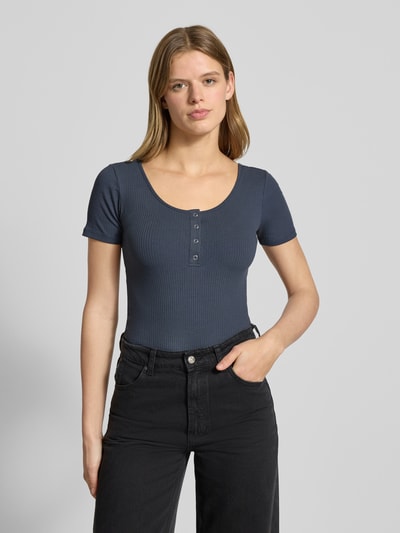 PIECES T-Shirt mit kurzer Druckknopfleiste Modell 'KITTE' Dunkelblau 4