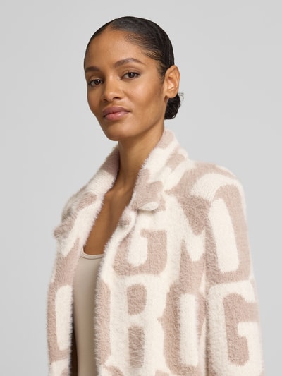 monari Płaszcz o kroju relaxed fit z nadrukiem z napisem na całej powierzchni Beżowy 3