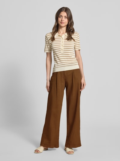Frauenmodel trägt Hose mit weitem Bein und Eingrifftaschen von Luisa Cerano, Braunton, Leinen-Baumwoll-Mix, Wide Leg, Ganzkörperansicht von vorne