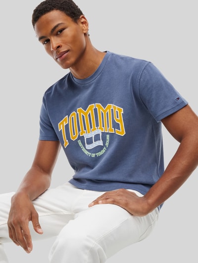 Tommy Jeans Regular Fit T-Shirt mit großem Logo-Print Dunkelblau 3