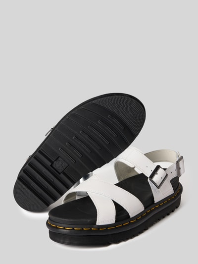 Produktfoto, Sandalette aus Leder Modell 'Voss II' von Dr. Martens in Weiß mit Riemen, Dornschließe, Gummisohle, Absatzhöhe 6 cm, Damen