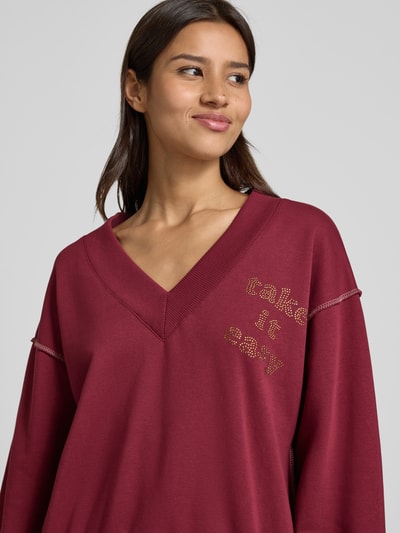 miss goodlife Relaxed Fit Sweatshirt mit V-Ausschnitt Modell 'Hey You' Dunkelbraun 3