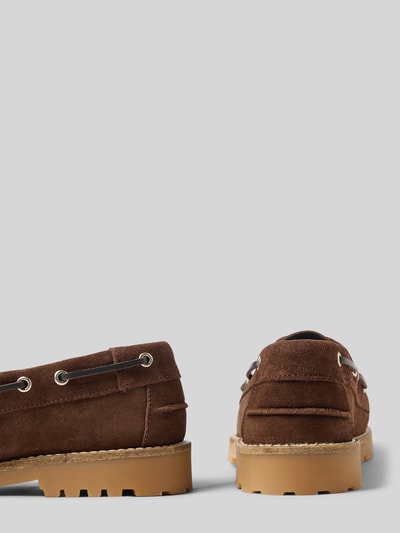 Produktfoto, Loafer aus echtem Leder in Velours-Optik von BIANCO, braune Farbe, Profilsohle, abgerundete Passform, 3 cm Absatzhöhe, 6 cm Schafthöhe, 12 cm Schaftweite