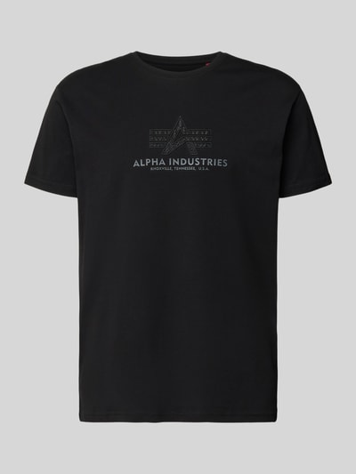Produktfoto, czarne T-Shirt aus Baumwolle Modell 'BASIC' von Alpha Industries, krój regular fit, okrągły dekolt, detale z logo, czysta bawełna