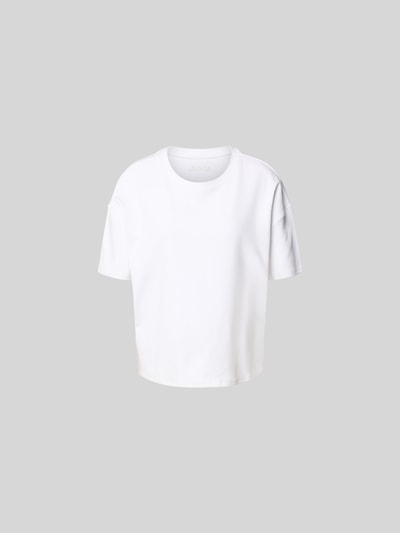 Produktfoto, Regular Fit T-Shirt aus Baumwoll-Mix von Juvia in Weiß mit Rundhalsausschnitt, Halbarm und überschnittenen Schultern auf grauem Hintergrund.