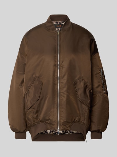 Produktfoto, Oversized Bomberjacke mit Stehkragen von miss goodlife in Braun, glatte Oberfläche, sichtbarer Reißverschluss, elastische Abschlüsse